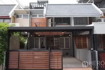 3 Bedroom Townhouse for rent in Phra Khanong, Bangkok near BTS Phra Khanong