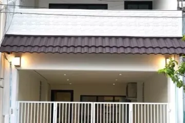 3 Bedroom Townhouse for rent in Sam Sen Nok, Bangkok