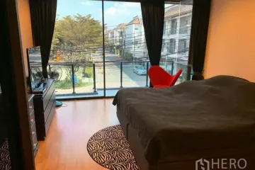 5 Bedroom Townhouse for Sale or Rent in Baan Klang Muang Ratchada 36, Chan Kasem, Bangkok