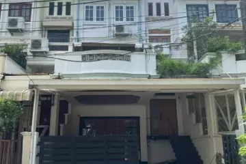 3 Bedroom Townhouse for rent in Khlong Tan Nuea, Bangkok