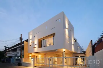 3 Bedroom Townhouse for Sale or Rent in Phra Khanong Nuea, Bangkok