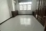 3 Bedroom Townhouse for rent in Huai Khwang, Bangkok near MRT Huai Khwang
