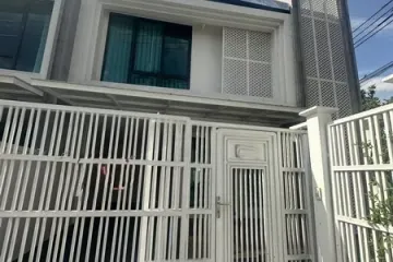 3 Bedroom Townhouse for rent in Khlong Tan Nuea, Bangkok