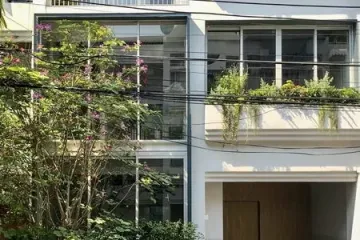 2 Bedroom Townhouse for rent in Khlong Tan Nuea, Bangkok