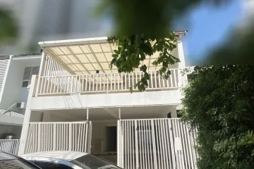 3 Bedroom Townhouse for rent in Khlong Toei Nuea, Bangkok near Airport Rail Link Makkasan