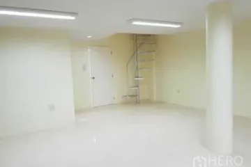 5 Bedroom Townhouse for rent in Khlong Tan Nuea, Bangkok