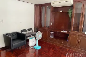3 Bedroom Townhouse for rent in Khlong Tan Nuea, Bangkok