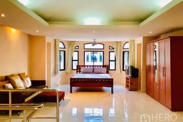 3 Bedroom Townhouse for rent in Moo Baan Chicha Castle, Khlong Toei Nuea, Bangkok near MRT Phetchaburi