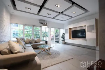 3 Bedroom Townhouse for rent in Khlong Tan Nuea, Bangkok