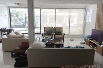 5 Bedroom Townhouse for rent in Khlong Tan Nuea, Bangkok