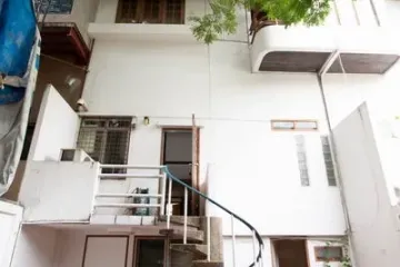 3 Bedroom Townhouse for rent in Khlong Tan Nuea, Bangkok