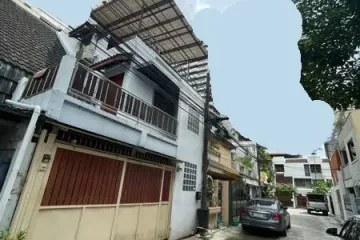 5 Bedroom Townhouse for sale in Khlong Tan Nuea, Bangkok