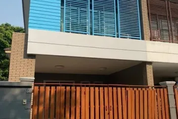 2 Bedroom Townhouse for rent in Khlong Tan Nuea, Bangkok