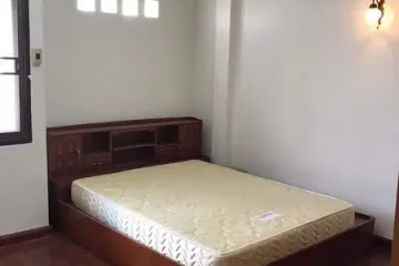 5 Bedroom Townhouse for rent in Khlong Tan Nuea, Bangkok