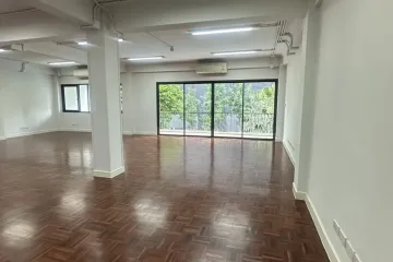 Office for rent in Khlong Toei Nuea, Bangkok near MRT Sukhumvit