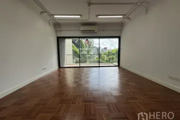 Office for rent in Khlong Toei Nuea, Bangkok near MRT Sukhumvit