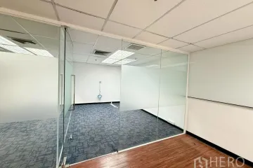 Office for rent in Khlong Tan Nuea, Bangkok near BTS Ekkamai