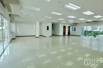 Office for rent in Thung Maha Mek, Bangkok near BTS Sueksa Witthaya