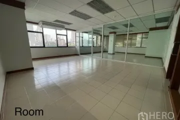 Office for rent in Khlong Tan Nuea, Bangkok near BTS Phrom Phong