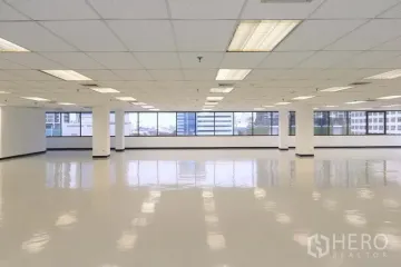 Office for rent in Silom, Bangkok near BTS Sala Daeng