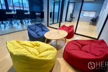 Office for rent in Silom, Bangkok near BTS Saint Louis
