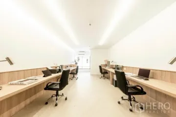 Office for rent in Khlong Toei Nuea, Bangkok near BTS Nana