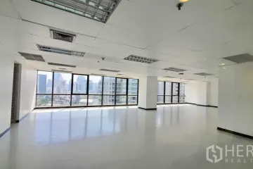 Office for rent in Khlong Toei Nuea, Bangkok near MRT Sukhumvit