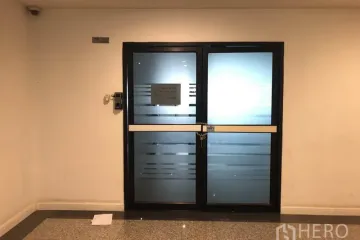 Office for rent in Khlong Toei Nuea, Bangkok near MRT Sukhumvit