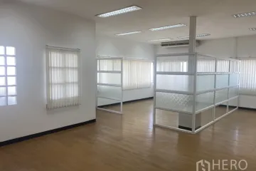 Office for rent in Phra Khanong Nuea, Bangkok near BTS Phra Khanong