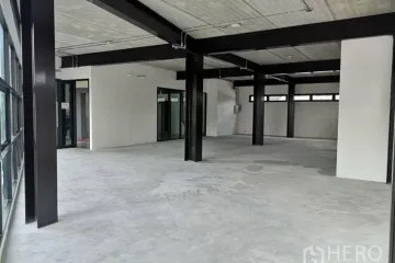 Office for rent in Chom Phon, Bangkok near MRT Lat Phrao