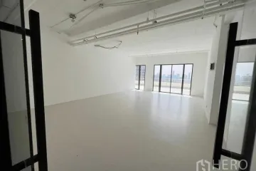 Office for rent in Khlong Toei Nuea, Bangkok near BTS Asoke