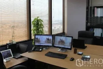 Office for rent in Bang Na, Bangkok near MRT Si Iam