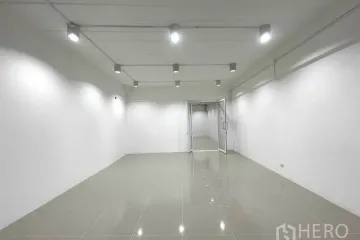 Office for rent in Phra Khanong Nuea, Bangkok