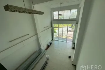 Office for rent in Bang Chak, Bangkok