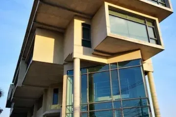 3 Bedroom Office for Sale or Rent in Suan Luang, Bangkok near MRT Si Nut