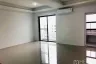 5 Bedroom Office for rent in Phra Khanong Nuea, Bangkok