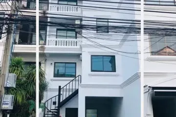 5 Bedroom Office for rent in Phra Khanong Nuea, Bangkok