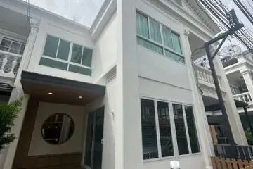 3 Bedroom Office for rent in Phra Khanong Nuea, Bangkok near BTS On Nut