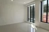 Office for rent in Bang Chak, Bangkok