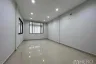 3 Bedroom Office for rent in Din Daeng, Bangkok near MRT Sutthisan