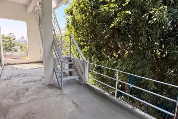 5 Bedroom Office for rent in Bang Kapi, Bangkok near MRT Pradit Manutham