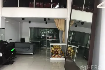Commercial for rent in Khlong Tan Nuea, Bangkok