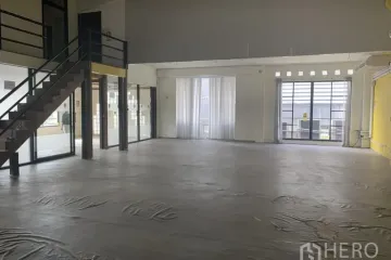 Commercial for rent in Khlong Tan Nuea, Bangkok near BTS Ekkamai