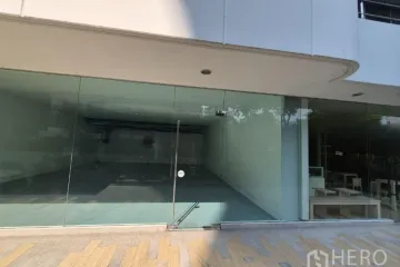 Commercial for rent in Khlong Tan Nuea, Bangkok