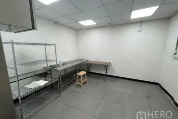 Commercial for rent in Khlong Toei Nuea, Bangkok near MRT Phetchaburi