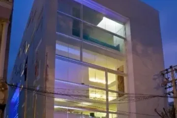 Commercial for rent in Khlong Toei Nuea, Bangkok near Airport Rail Link Makkasan