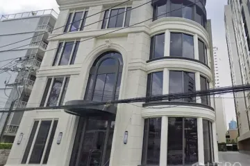 Commercial for rent in Khlong Tan Nuea, Bangkok near BTS Phrom Phong