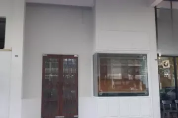 Commercial for rent in Khlong Tan Nuea, Bangkok