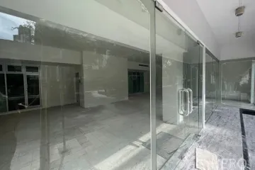 Commercial for rent in Khlong Toei Nuea, Bangkok near MRT Sukhumvit