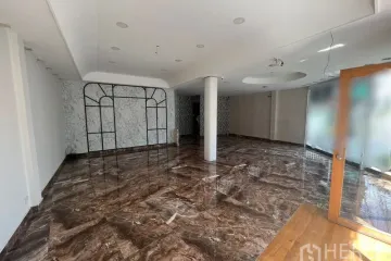 Commercial for rent in Khlong Tan Nuea, Bangkok